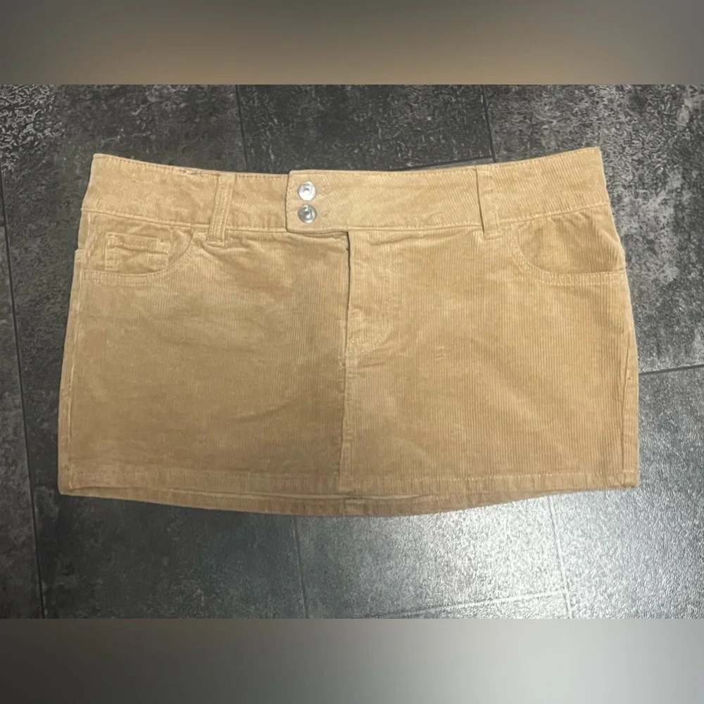 New! Super Short H&M Divided Tan Corduroy Mini Skirt - Picture 2 of 4